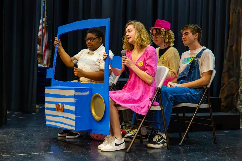 High school actors perform for younger students